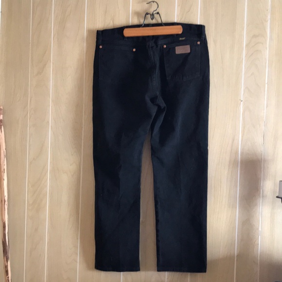 Wrangler Men’s 38x32 Black Denim Straight Leg Jeans - Picture 2 of 10